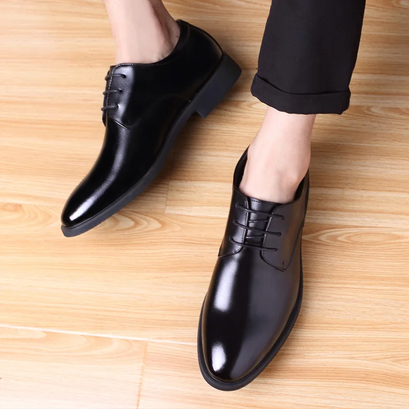 The Modena Pointed Lace-Up